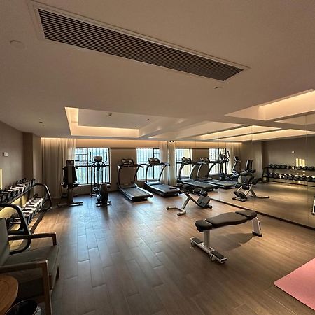 Mehood Lestie International Hotel Nancun Wanbo Metro Station Branch - Free Shuttle Bus To Canton Fair Complex During Canton Fair Period & Free Breakfast & Free Afternoon Tea & Free Midnight Snack & Free Vpn Internet Access Exteriér fotografie