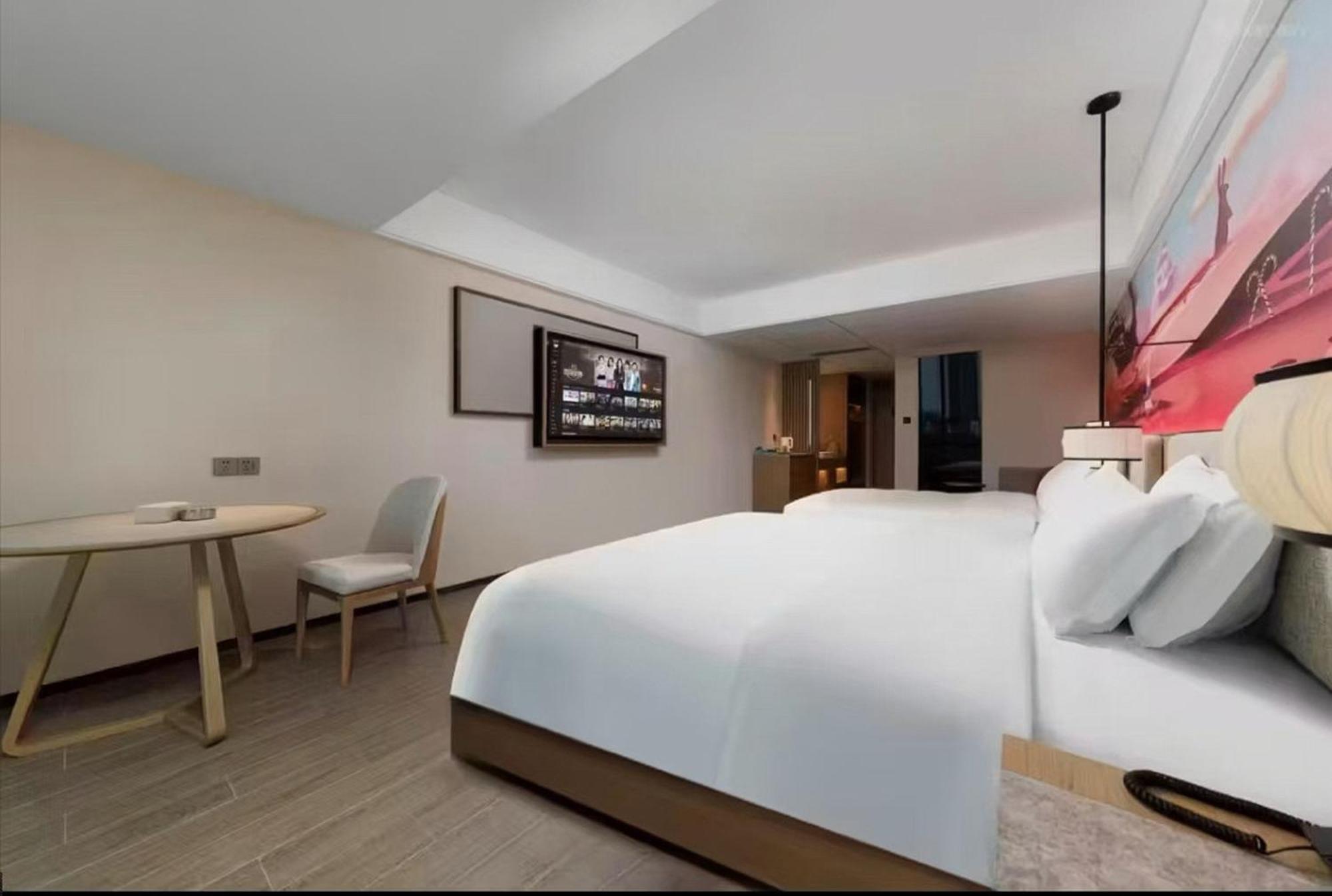 Mehood Lestie International Hotel Nancun Wanbo Metro Station Branch - Free Shuttle Bus To Canton Fair Complex During Canton Fair Period & Free Breakfast & Free Afternoon Tea & Free Midnight Snack & Free Vpn Internet Access Exteriér fotografie