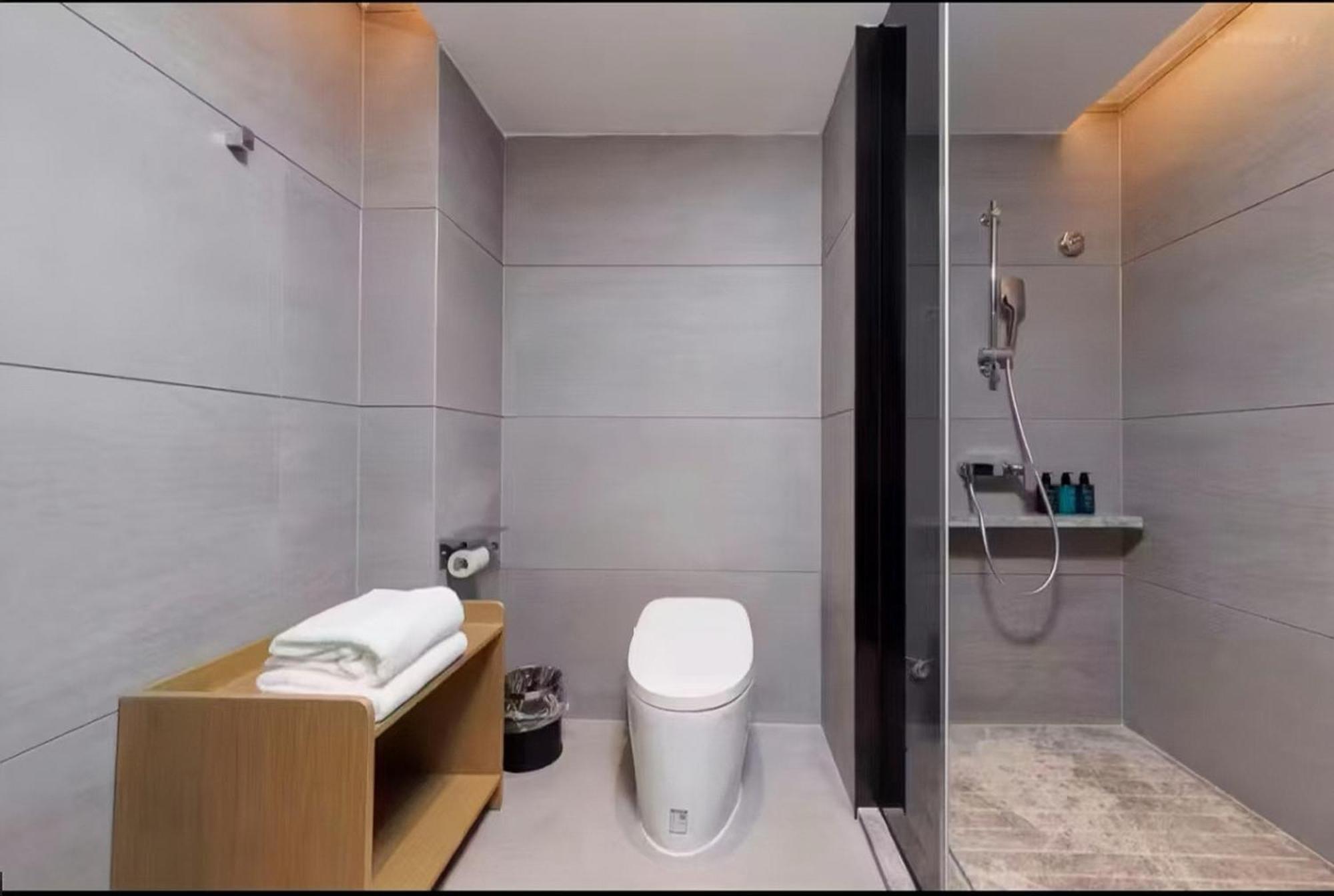 Mehood Lestie International Hotel Nancun Wanbo Metro Station Branch - Free Shuttle Bus To Canton Fair Complex During Canton Fair Period & Free Breakfast & Free Afternoon Tea & Free Midnight Snack & Free Vpn Internet Access Exteriér fotografie