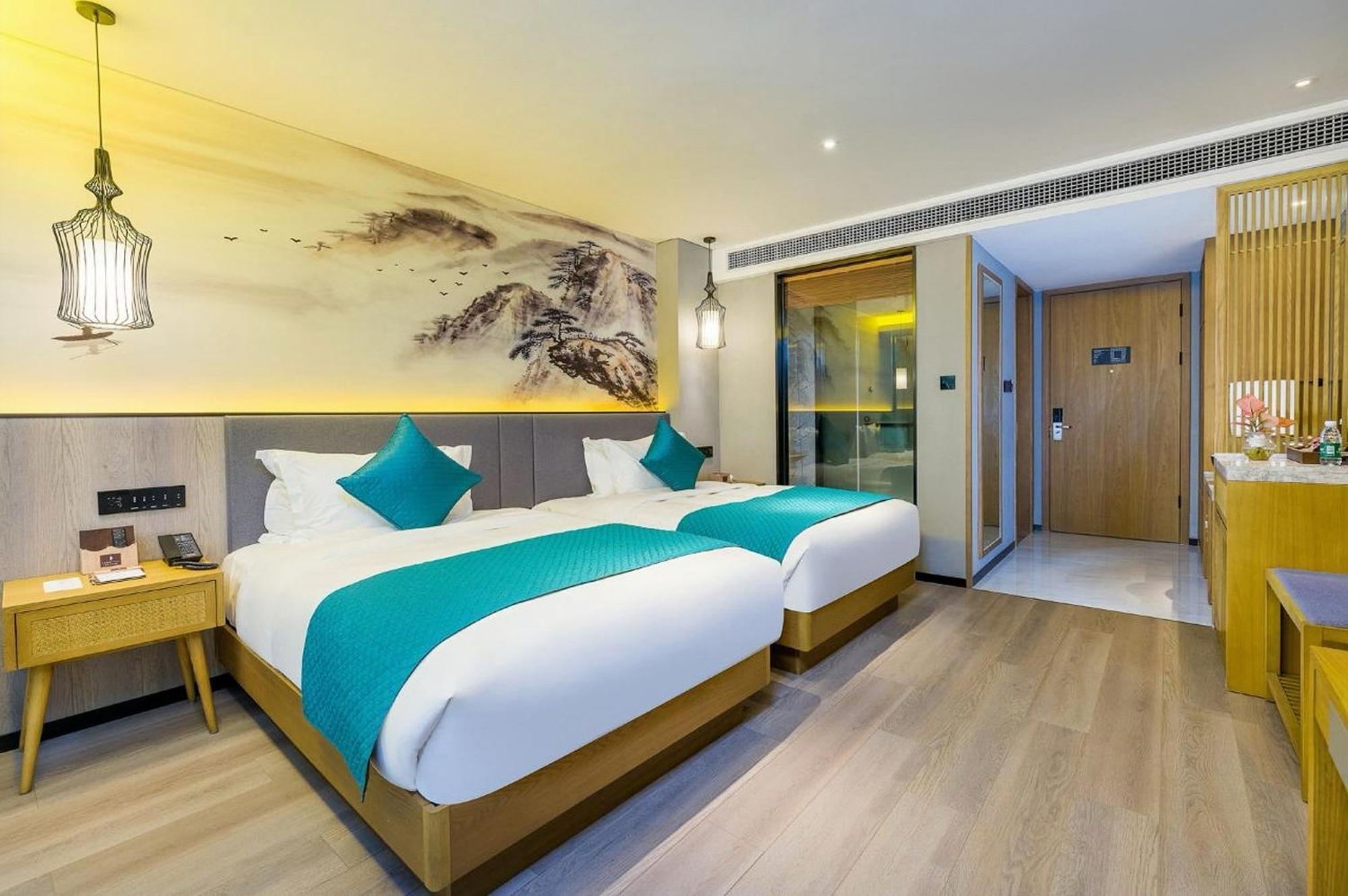 Mehood Lestie International Hotel Nancun Wanbo Metro Station Branch - Free Shuttle Bus To Canton Fair Complex During Canton Fair Period & Free Breakfast & Free Afternoon Tea & Free Midnight Snack & Free Vpn Internet Access Exteriér fotografie