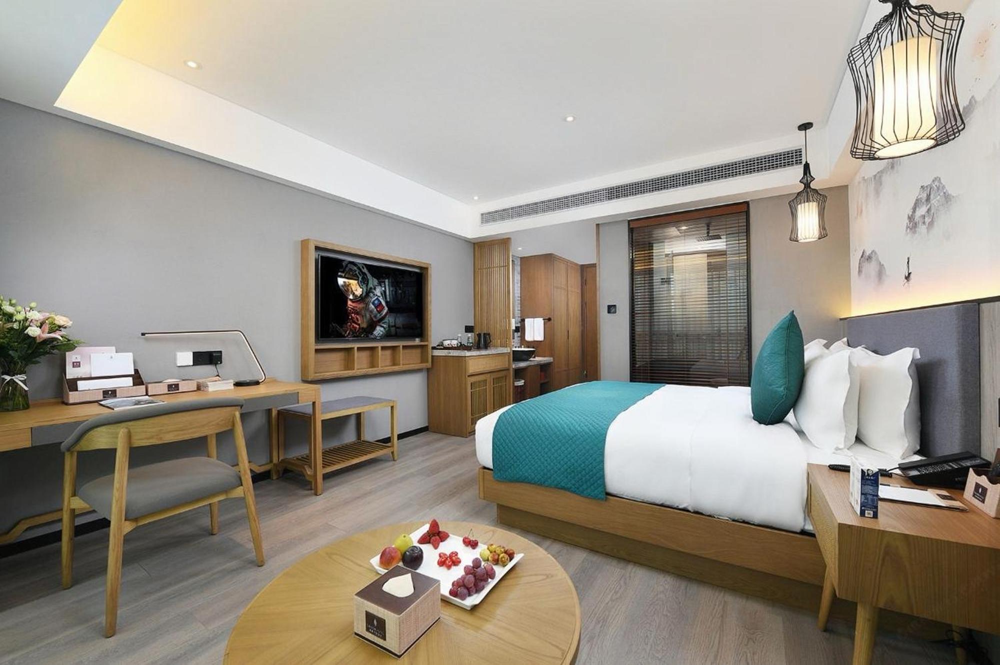 Mehood Lestie International Hotel Nancun Wanbo Metro Station Branch - Free Shuttle Bus To Canton Fair Complex During Canton Fair Period & Free Breakfast & Free Afternoon Tea & Free Midnight Snack & Free Vpn Internet Access Exteriér fotografie
