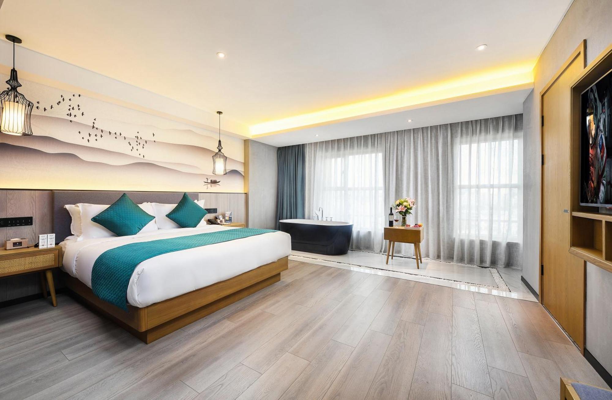 Mehood Lestie International Hotel Nancun Wanbo Metro Station Branch - Free Shuttle Bus To Canton Fair Complex During Canton Fair Period & Free Breakfast & Free Afternoon Tea & Free Midnight Snack & Free Vpn Internet Access Exteriér fotografie