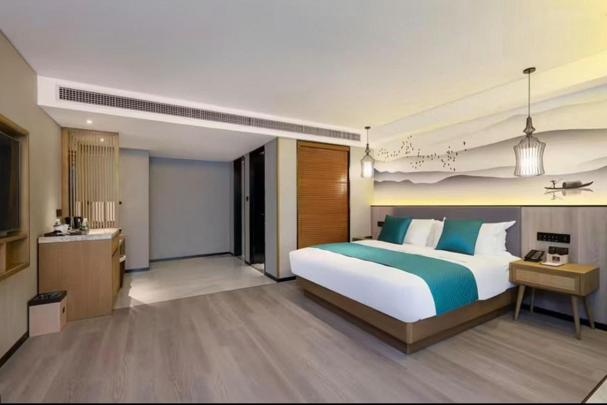 Mehood Lestie International Hotel Nancun Wanbo Metro Station Branch - Free Shuttle Bus To Canton Fair Complex During Canton Fair Period & Free Breakfast & Free Afternoon Tea & Free Midnight Snack & Free Vpn Internet Access Exteriér fotografie