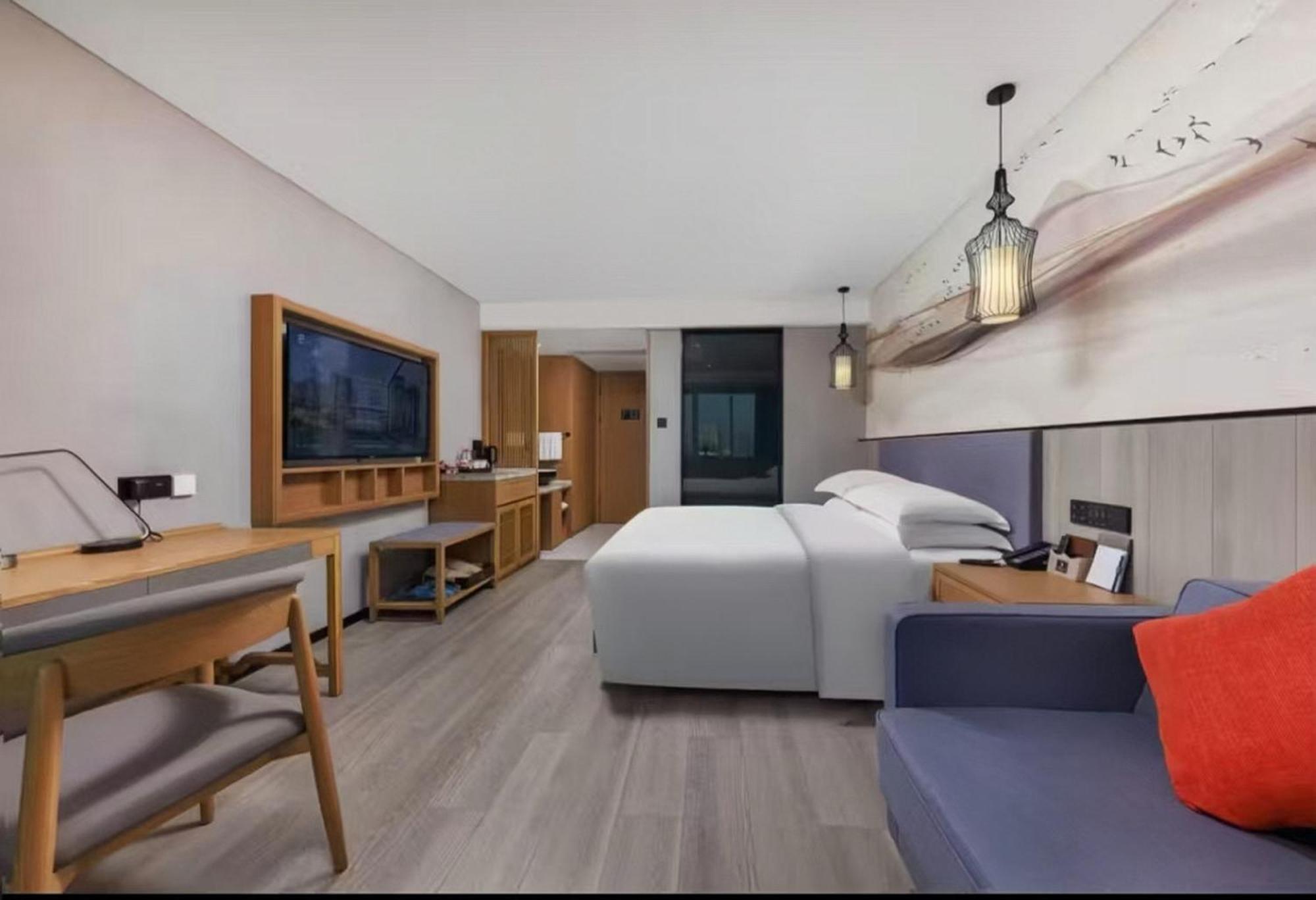Mehood Lestie International Hotel Nancun Wanbo Metro Station Branch - Free Shuttle Bus To Canton Fair Complex During Canton Fair Period & Free Breakfast & Free Afternoon Tea & Free Midnight Snack & Free Vpn Internet Access Exteriér fotografie