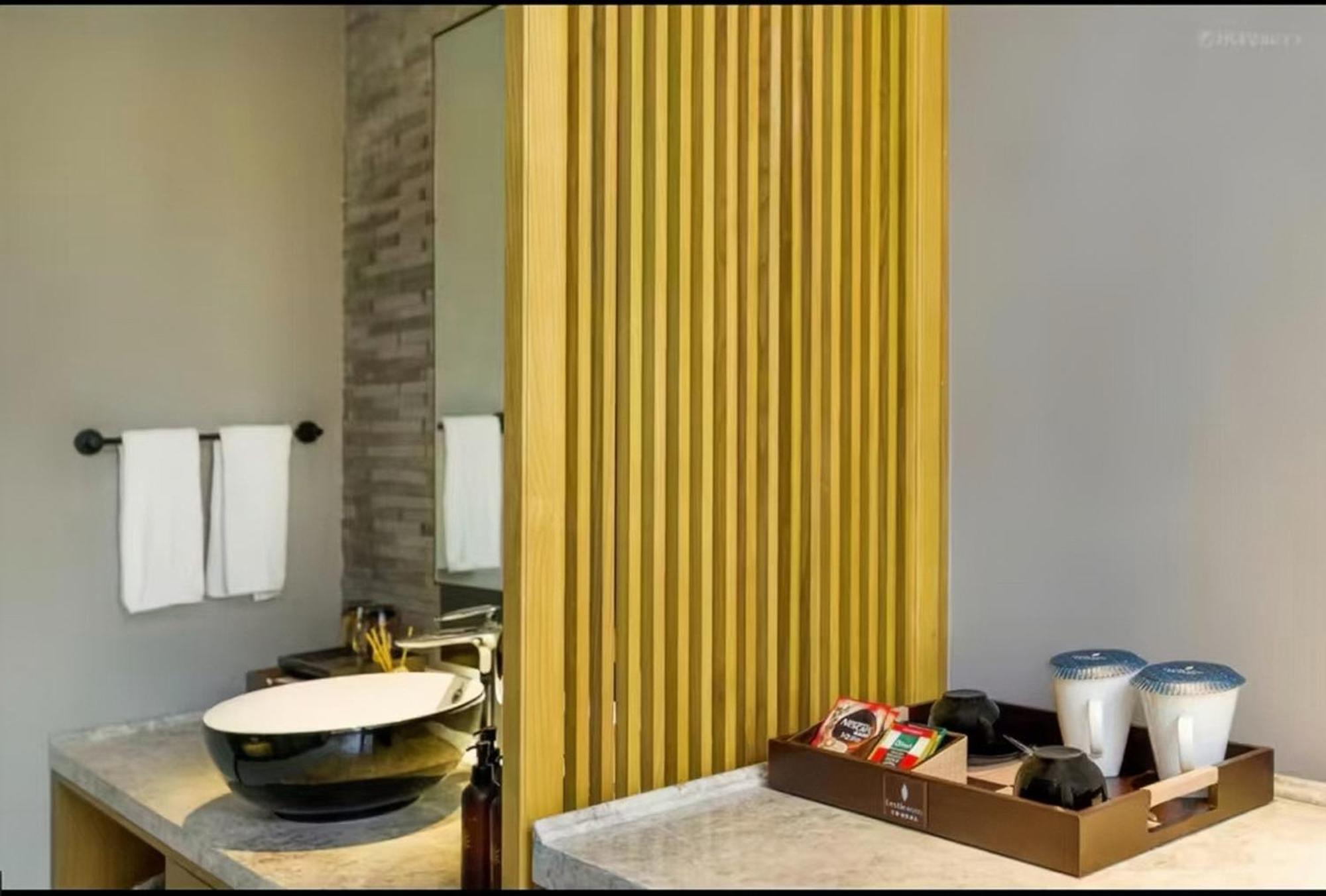 Mehood Lestie International Hotel Nancun Wanbo Metro Station Branch - Free Shuttle Bus To Canton Fair Complex During Canton Fair Period & Free Breakfast & Free Afternoon Tea & Free Midnight Snack & Free Vpn Internet Access Exteriér fotografie