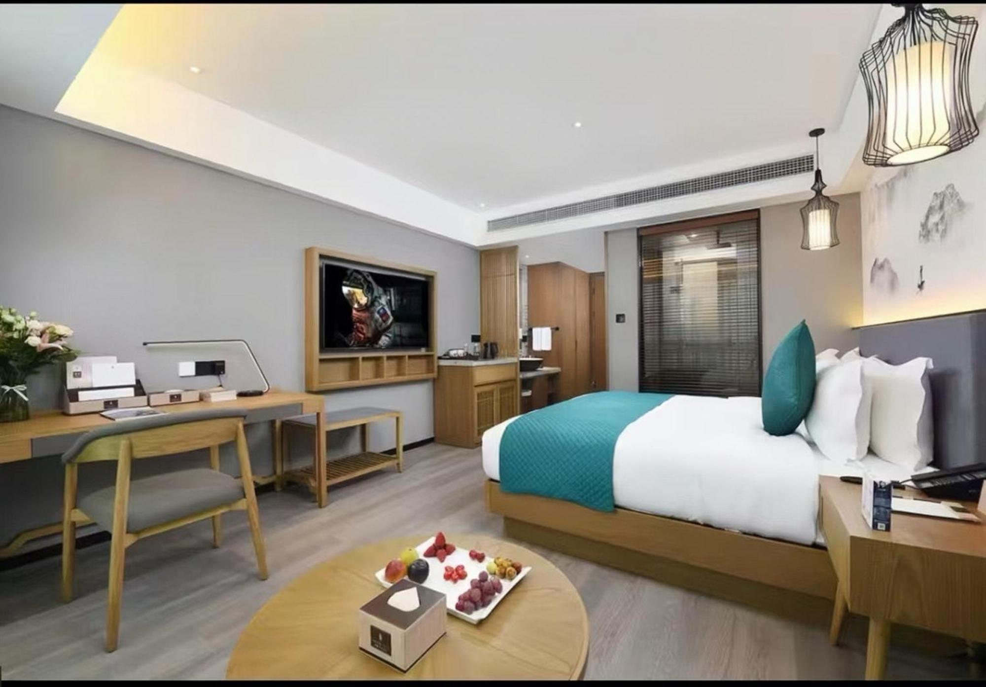 Mehood Lestie International Hotel Nancun Wanbo Metro Station Branch - Free Shuttle Bus To Canton Fair Complex During Canton Fair Period & Free Breakfast & Free Afternoon Tea & Free Midnight Snack & Free Vpn Internet Access Exteriér fotografie