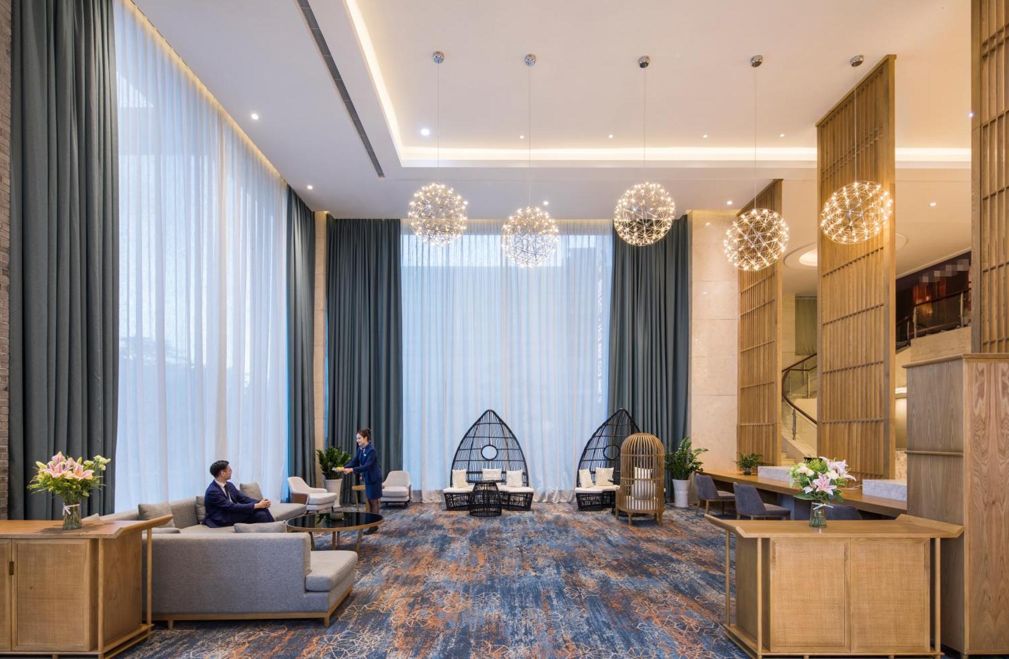 Mehood Lestie International Hotel Nancun Wanbo Metro Station Branch - Free Shuttle Bus To Canton Fair Complex During Canton Fair Period & Free Breakfast & Free Afternoon Tea & Free Midnight Snack & Free Vpn Internet Access Exteriér fotografie