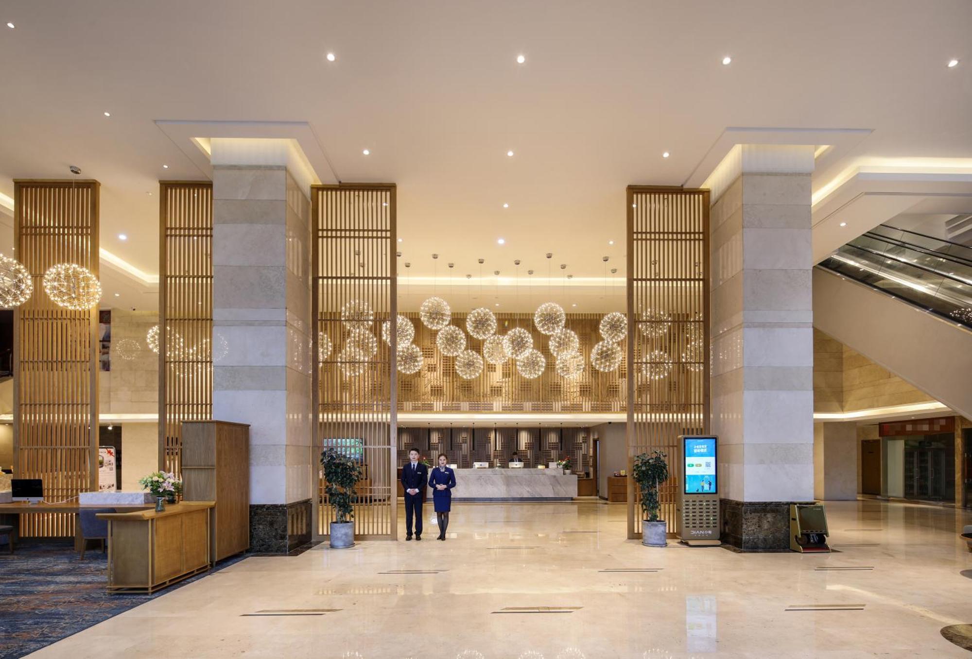 Mehood Lestie International Hotel Nancun Wanbo Metro Station Branch - Free Shuttle Bus To Canton Fair Complex During Canton Fair Period & Free Breakfast & Free Afternoon Tea & Free Midnight Snack & Free Vpn Internet Access Exteriér fotografie