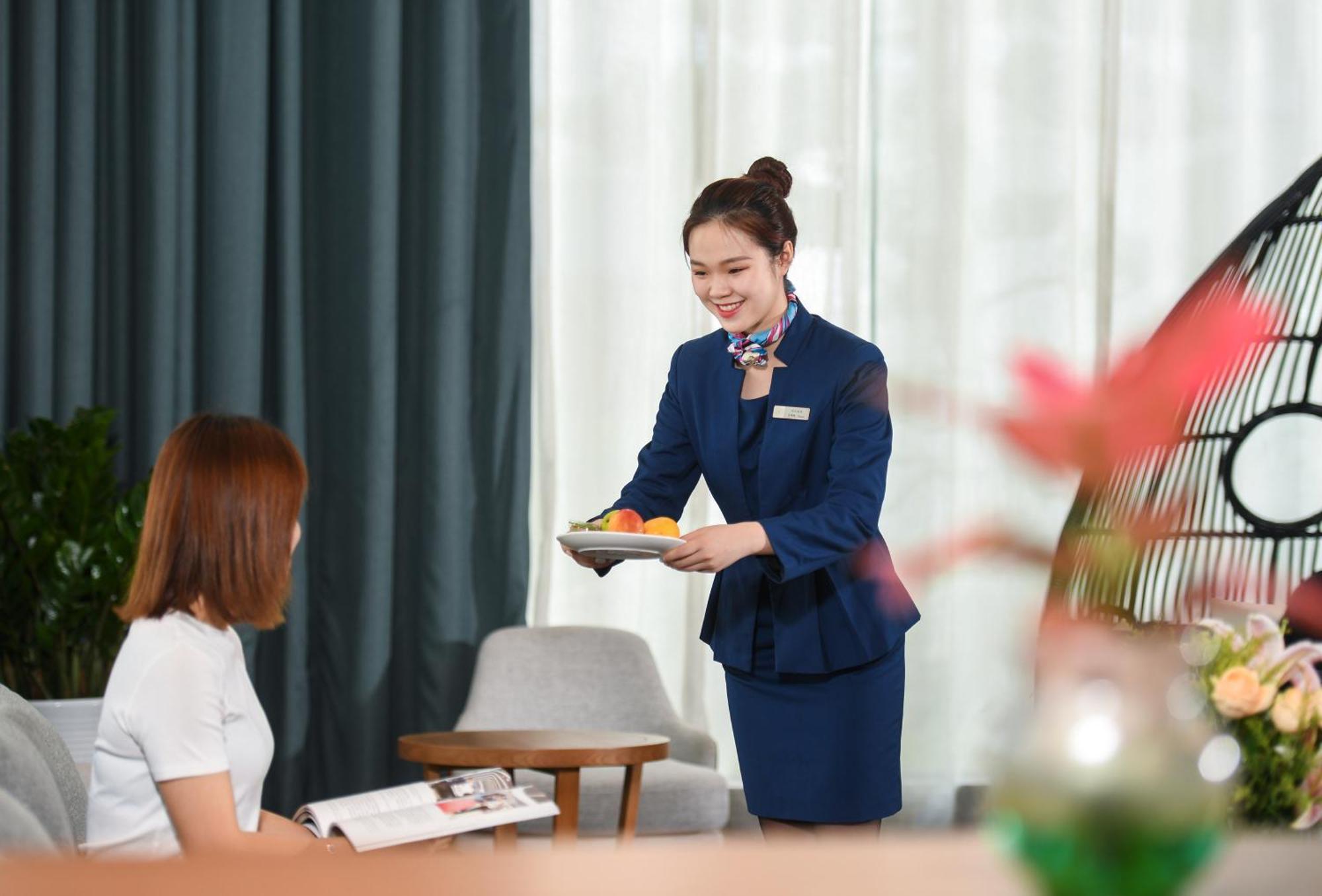 Mehood Lestie International Hotel Nancun Wanbo Metro Station Branch - Free Shuttle Bus To Canton Fair Complex During Canton Fair Period & Free Breakfast & Free Afternoon Tea & Free Midnight Snack & Free Vpn Internet Access Exteriér fotografie