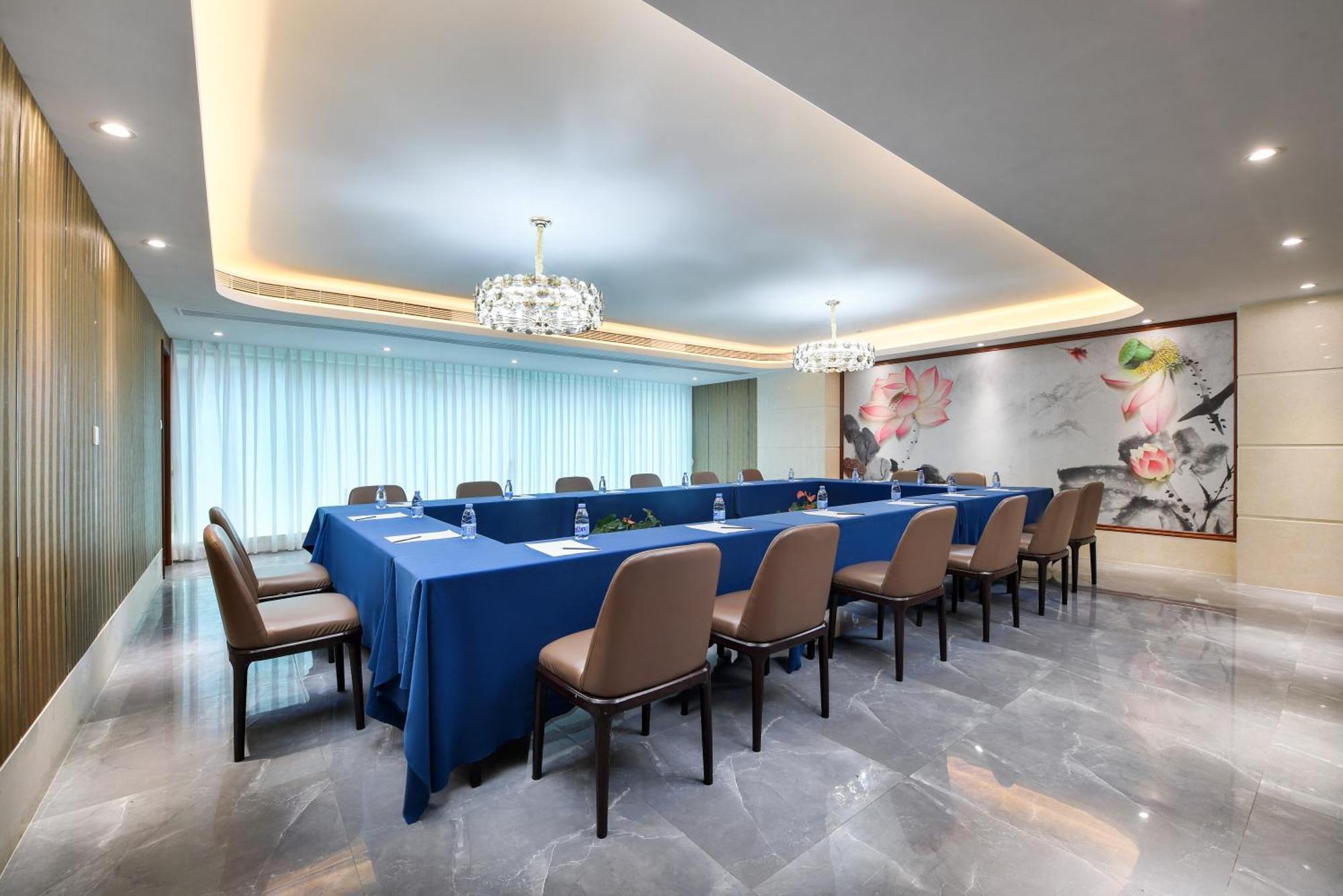 Mehood Lestie International Hotel Nancun Wanbo Metro Station Branch - Free Shuttle Bus To Canton Fair Complex During Canton Fair Period & Free Breakfast & Free Afternoon Tea & Free Midnight Snack & Free Vpn Internet Access Exteriér fotografie