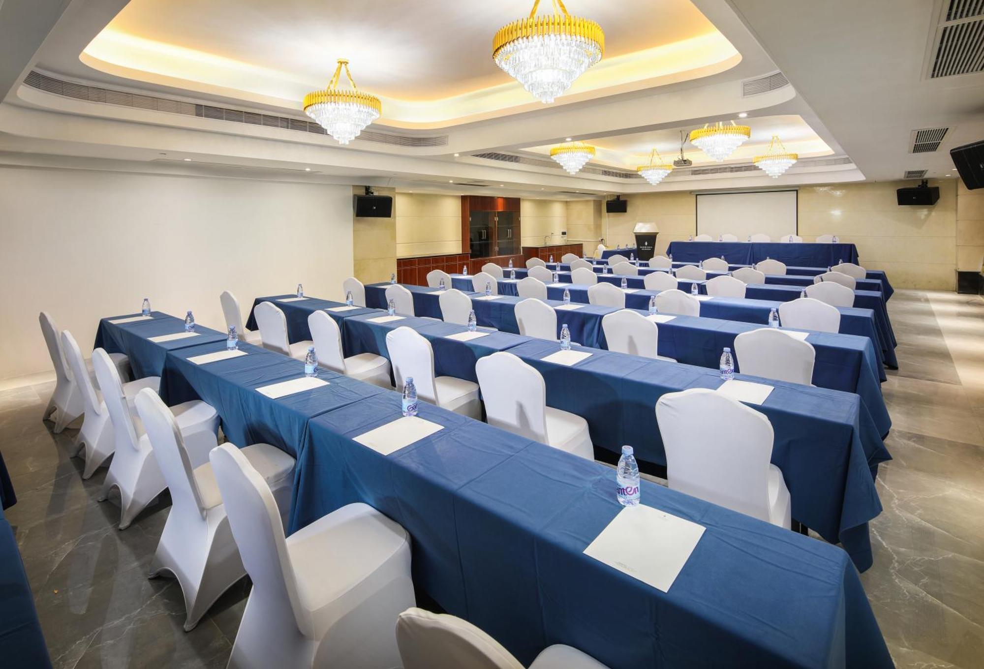 Mehood Lestie International Hotel Nancun Wanbo Metro Station Branch - Free Shuttle Bus To Canton Fair Complex During Canton Fair Period & Free Breakfast & Free Afternoon Tea & Free Midnight Snack & Free Vpn Internet Access Exteriér fotografie