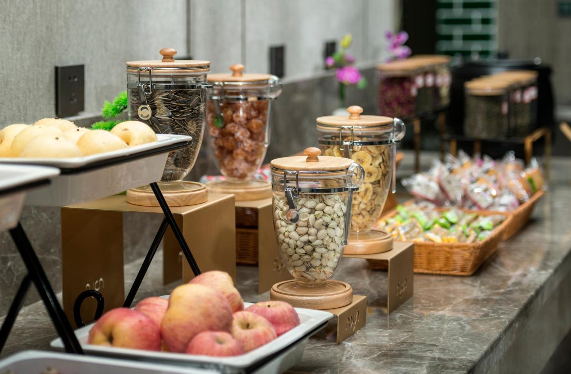 Mehood Lestie International Hotel Nancun Wanbo Metro Station Branch - Free Shuttle Bus To Canton Fair Complex During Canton Fair Period & Free Breakfast & Free Afternoon Tea & Free Midnight Snack & Free Vpn Internet Access Exteriér fotografie