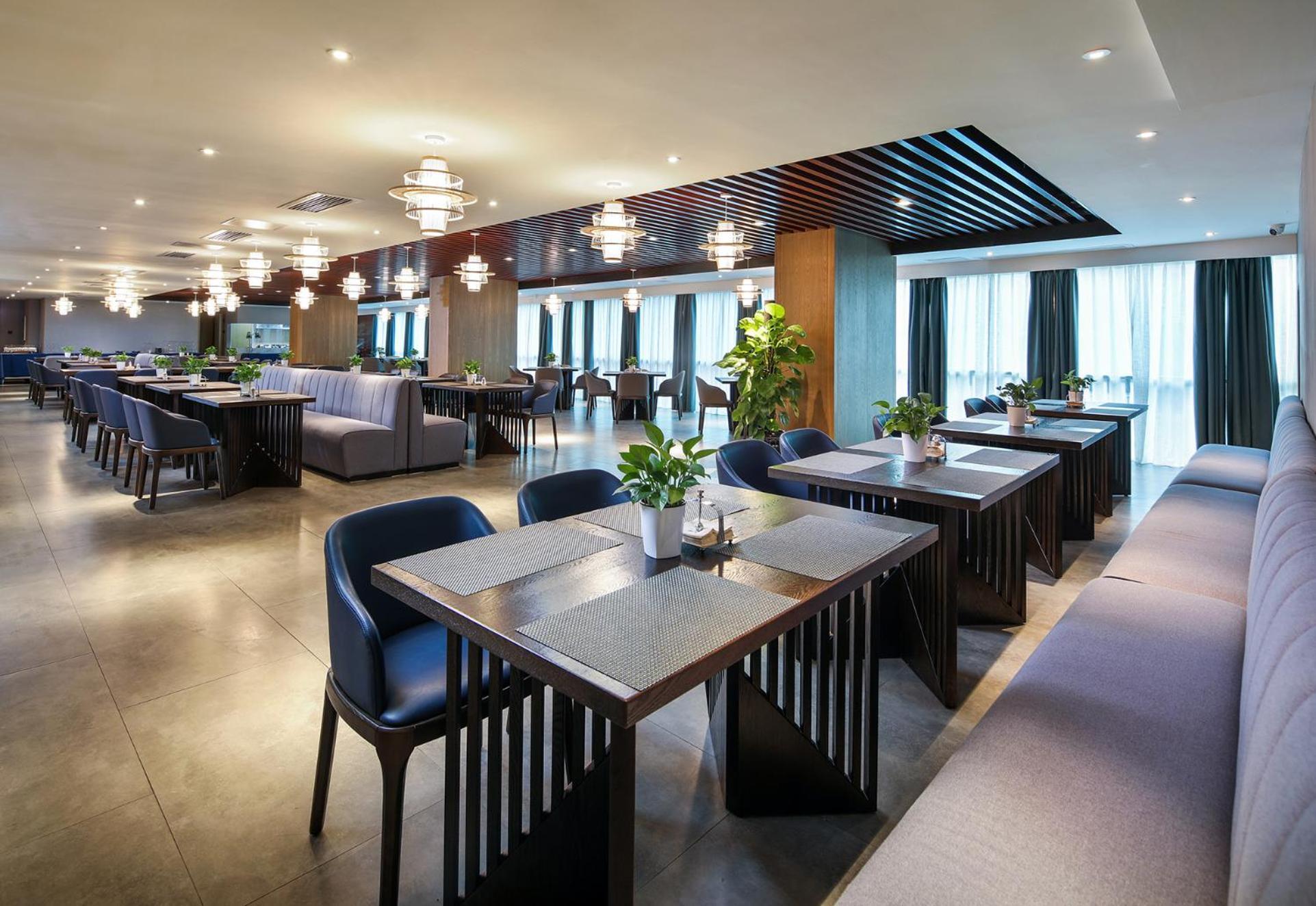 Mehood Lestie International Hotel Nancun Wanbo Metro Station Branch - Free Shuttle Bus To Canton Fair Complex During Canton Fair Period & Free Breakfast & Free Afternoon Tea & Free Midnight Snack & Free Vpn Internet Access Exteriér fotografie